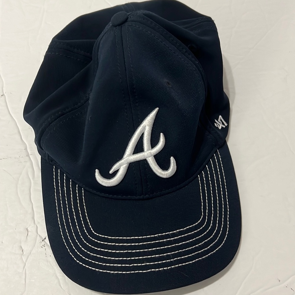 ATLANTA BRAVES CAP HAT ONE SIZE STRETCH BASEBALL 47 Brand. 
Preowned- No holes